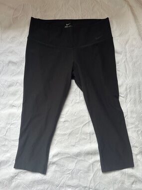 Nike Black Dri-FIT Cropped Leggings